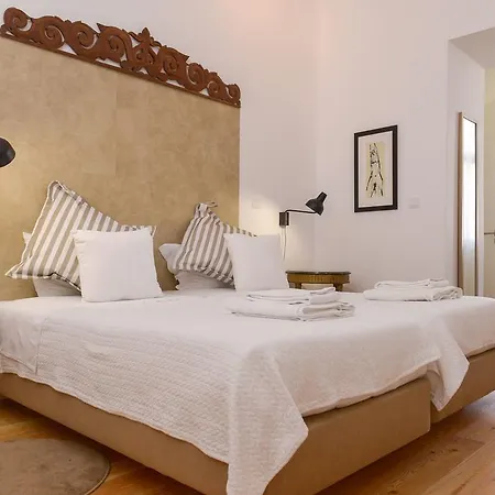 Center Garden Luxury Apartment * Lisbon