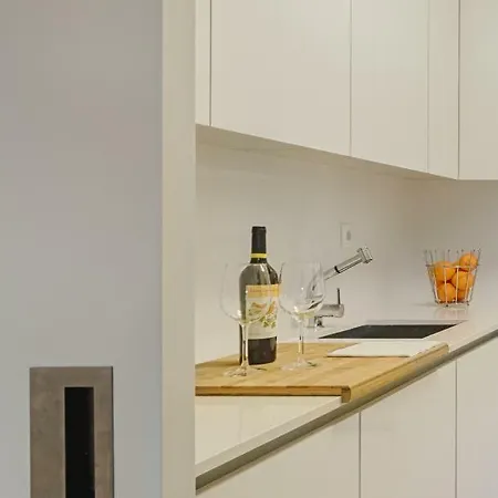 Center Garden Luxury Apartment