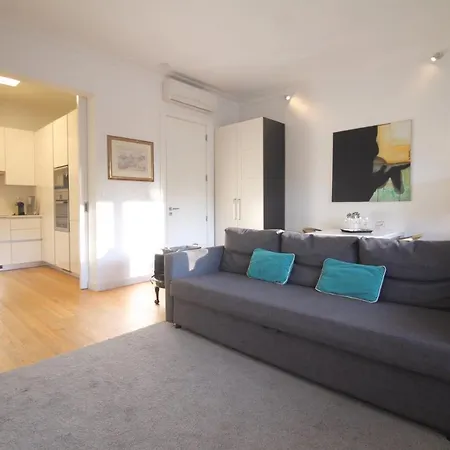 Center Garden Luxury Apartment